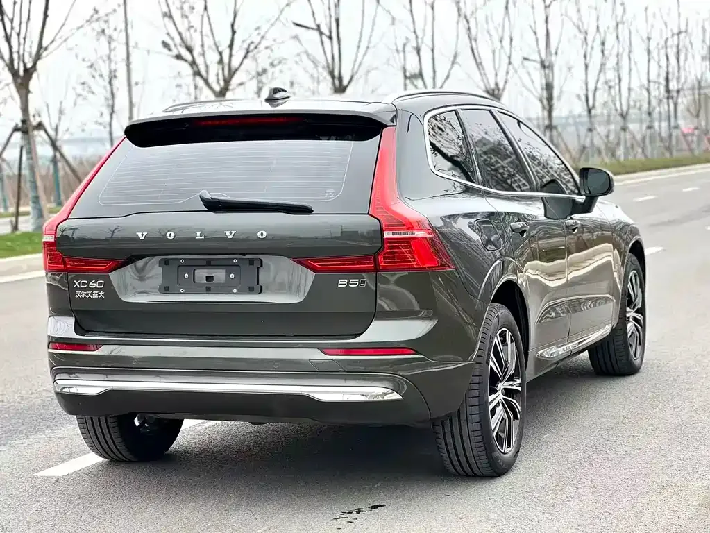 Volvo XC60 — фото 5