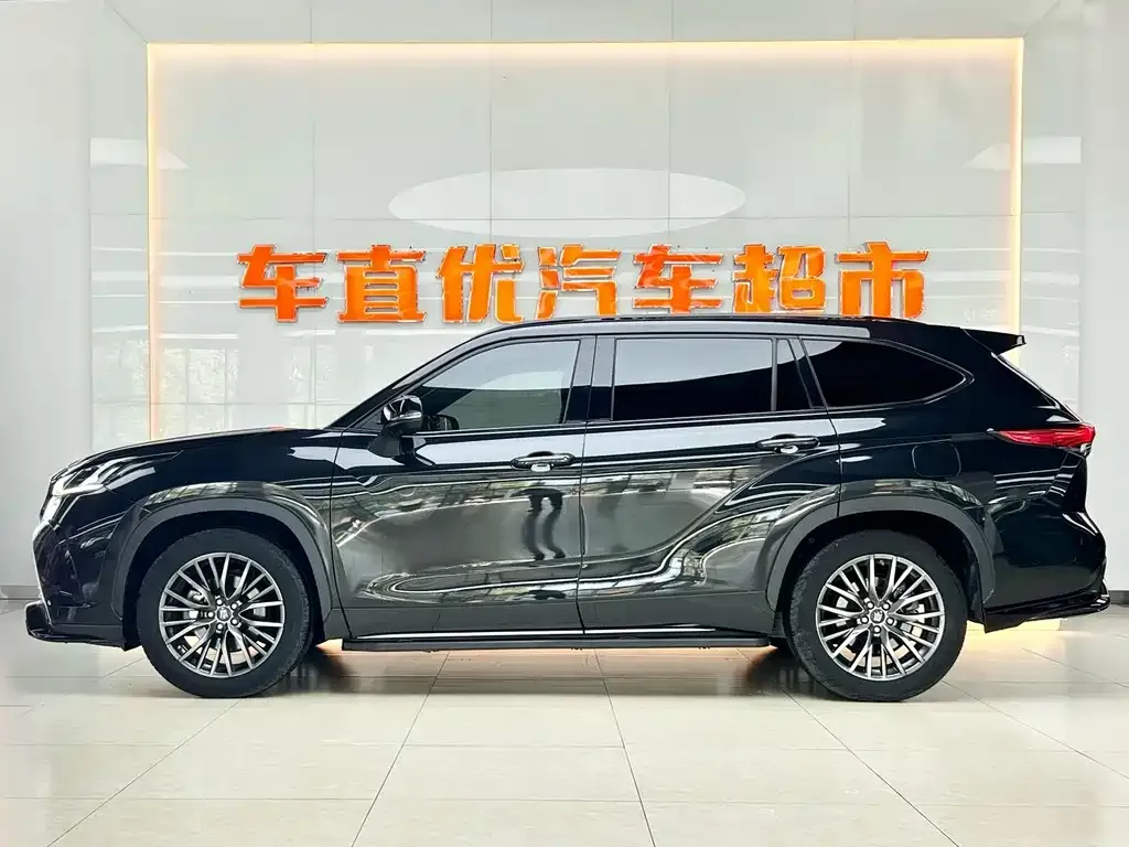 Toyota Crown Kluger 2021 из CN, фото 9
