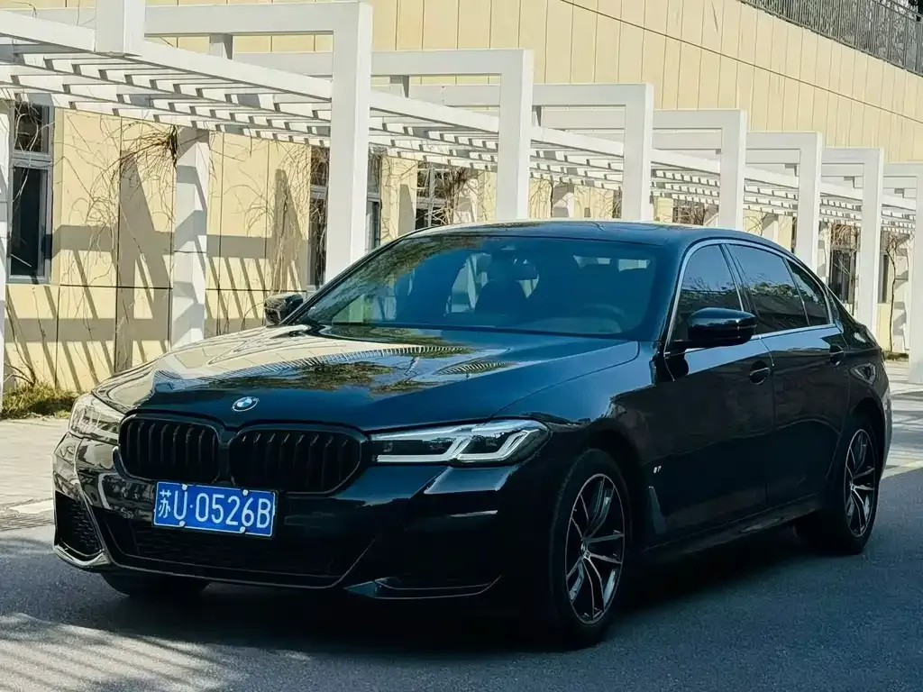 BMW 5 Series — фото 1