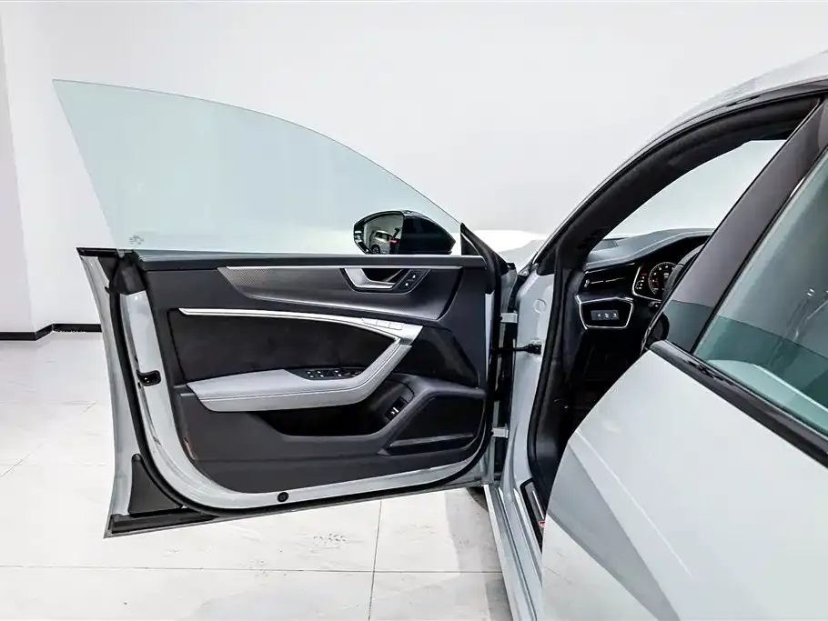 Audi A7L — фото 5
