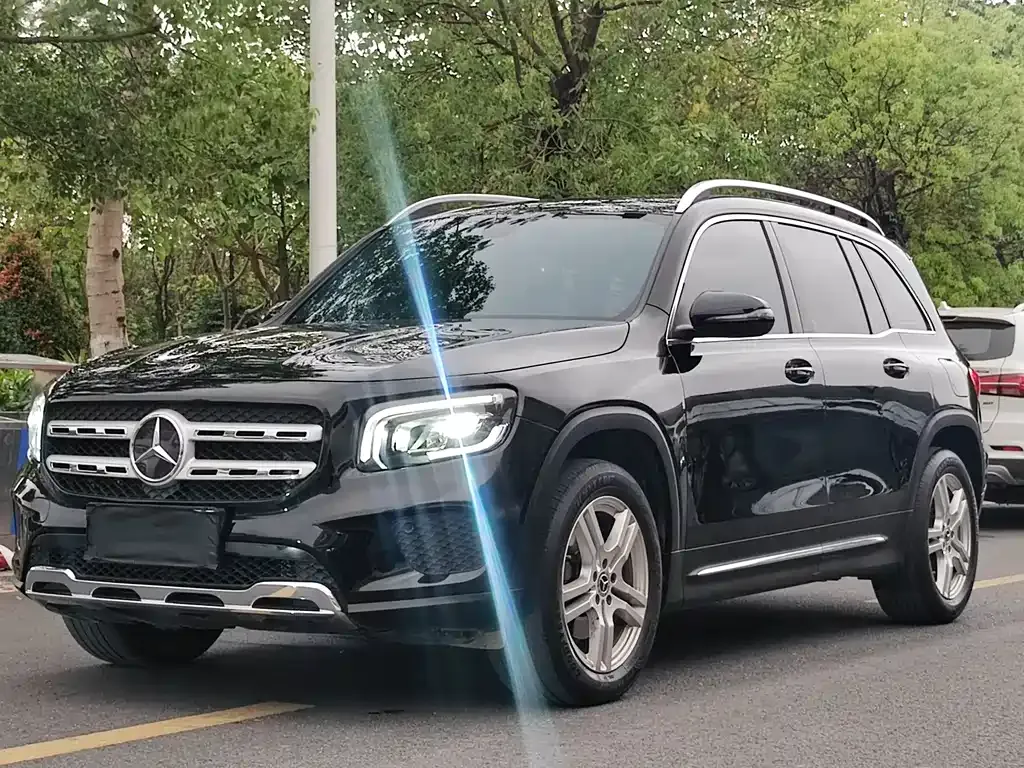 Mercedes-Benz GLB — фото 1