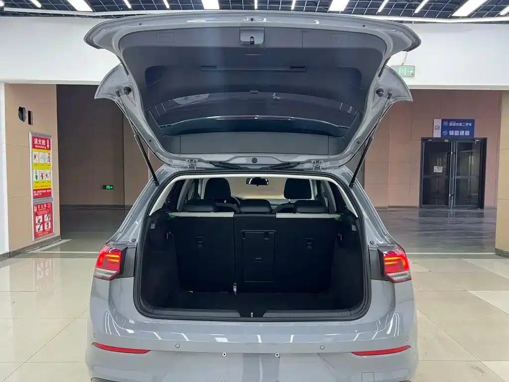 Volkswagen Golf 2023 из CN, фото 9