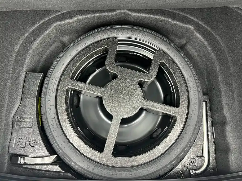 Volkswagen Golf 2023 из CN, фото 10