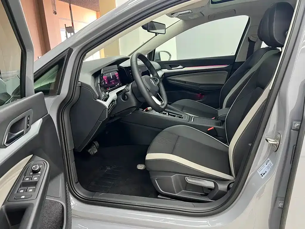 Volkswagen Golf 2023 из CN, фото 6