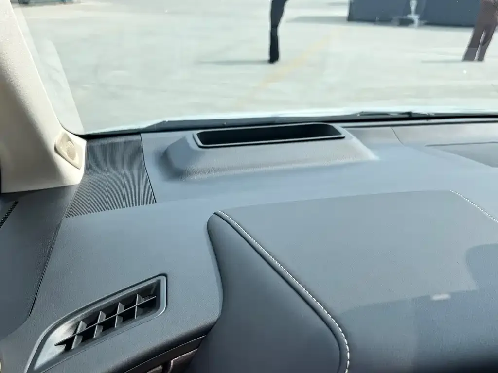 Toyota Alphard — фото 2