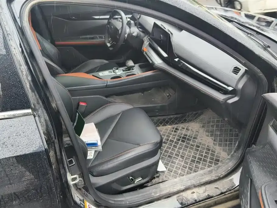 Changan UNI-V 2023 из CN, фото 3