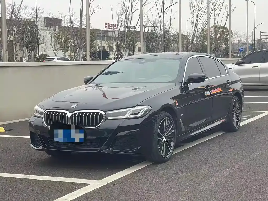 BMW 5 Series — фото 1