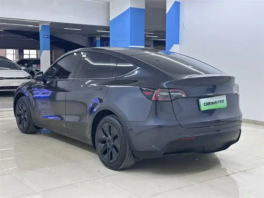 Tesla Model Y — фото 4