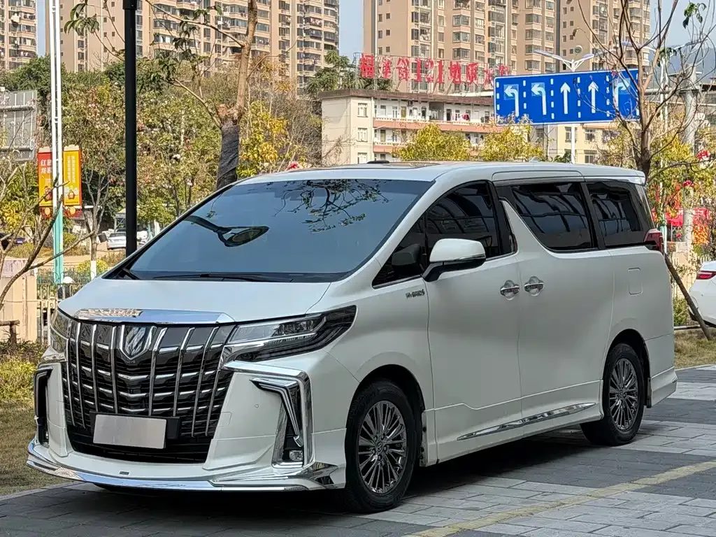 Toyota Alphard 2023 из CN, фото 1