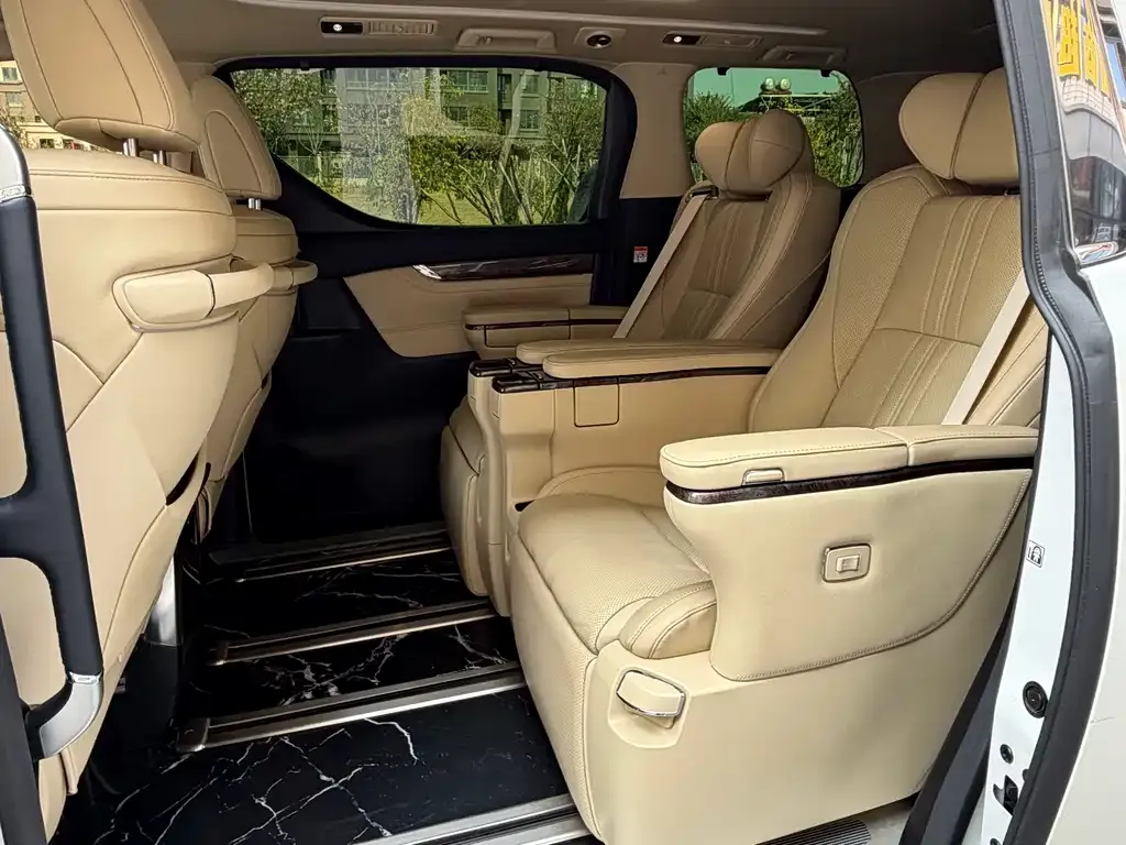 Toyota Alphard 2023 из CN, фото 2