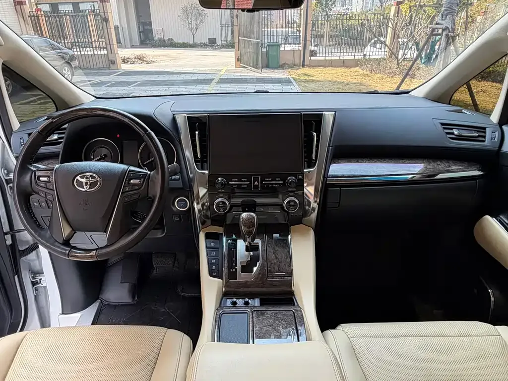 Toyota Alphard 2023 из CN, фото 3
