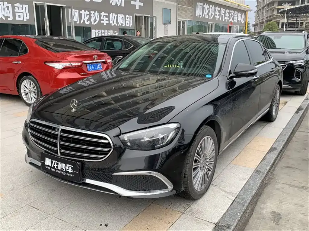 Mercedes-Benz E-Class — фото 1