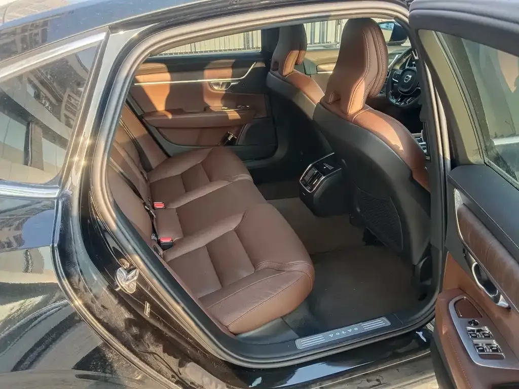 Volvo S90 — фото 9