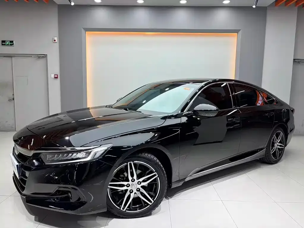 Honda Accord — фото 1