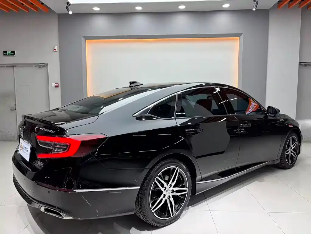 Honda Accord — фото 6