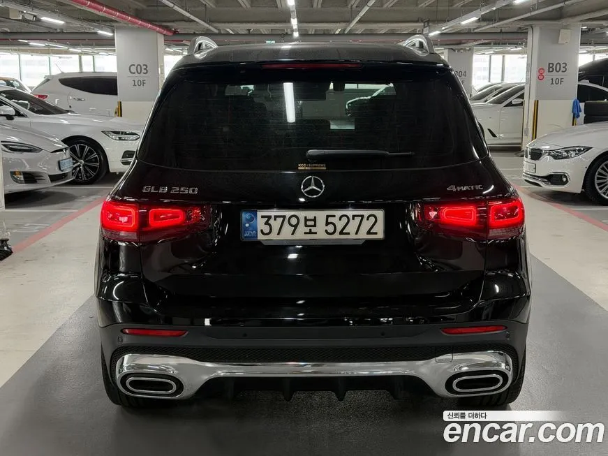 Mercedes-Benz GLB-Class — фото 9