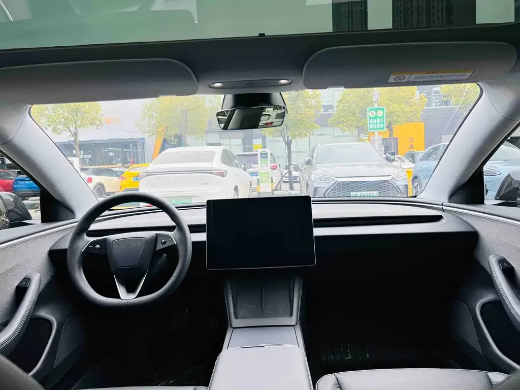 Tesla Model 3 — фото 6