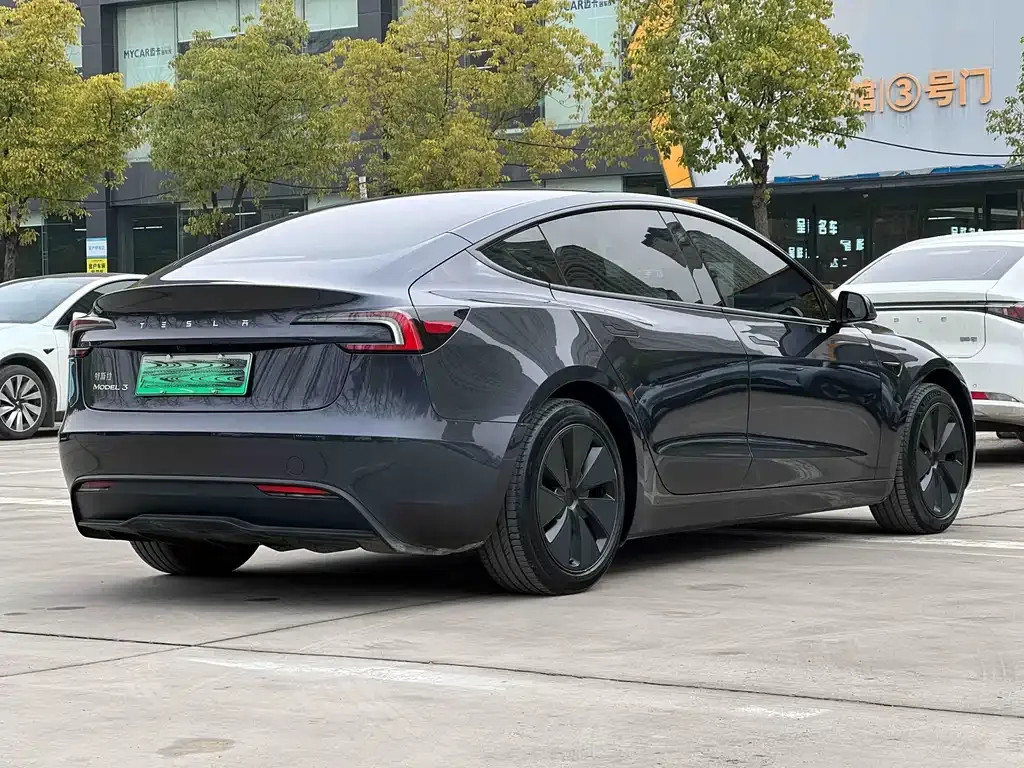 Tesla Model 3 — фото 8
