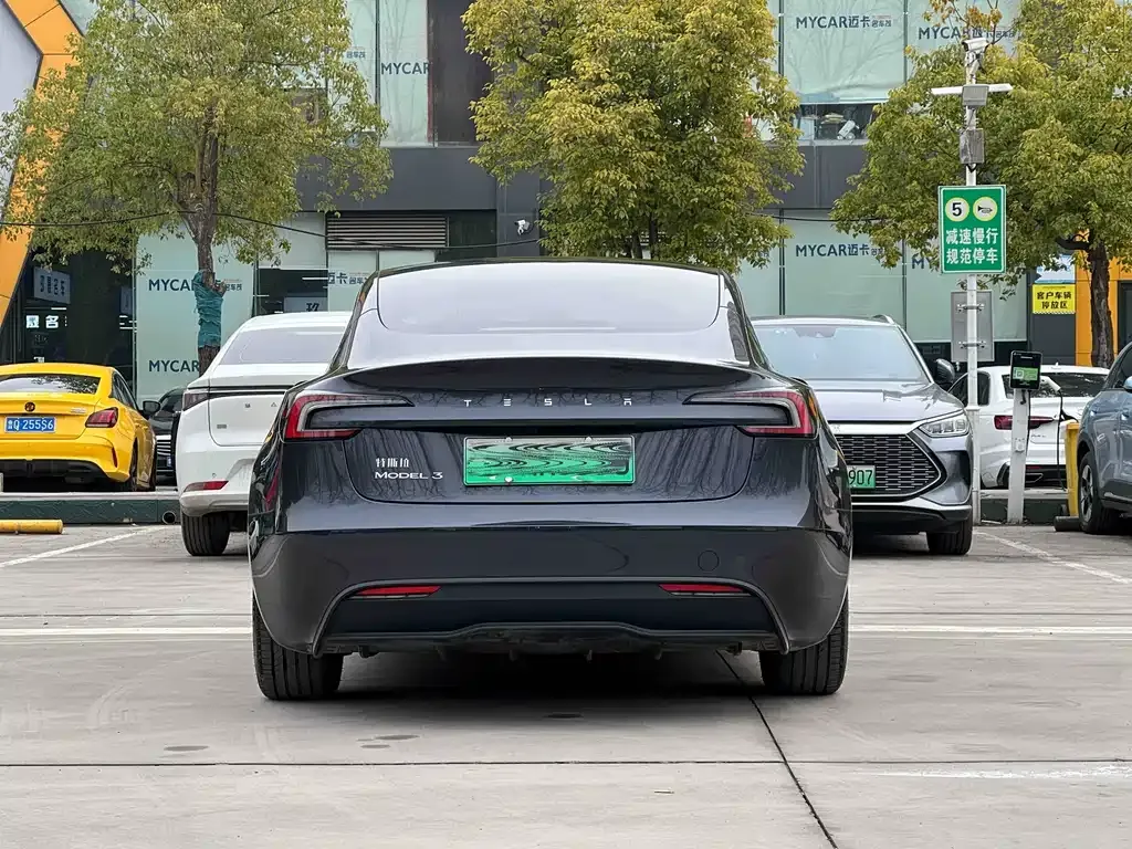 Tesla Model 3 — фото 3