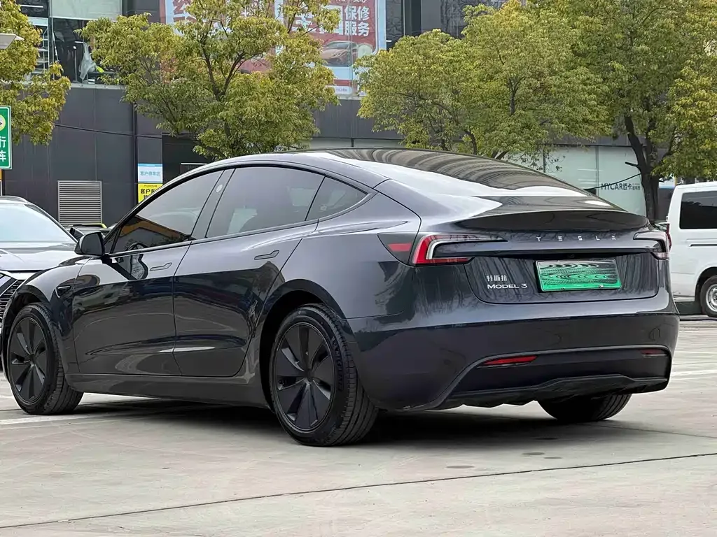 Tesla Model 3 — фото 4