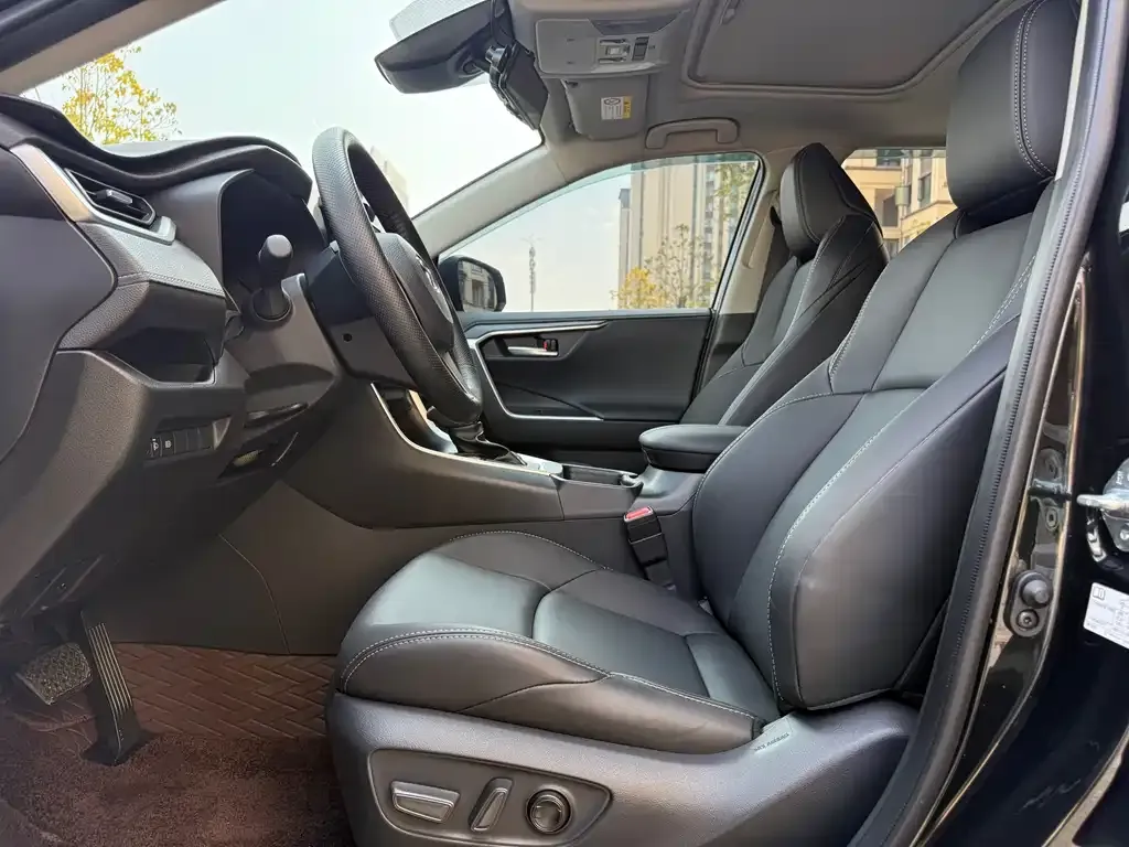 Toyota Wildlander 2024 из CN, фото 3
