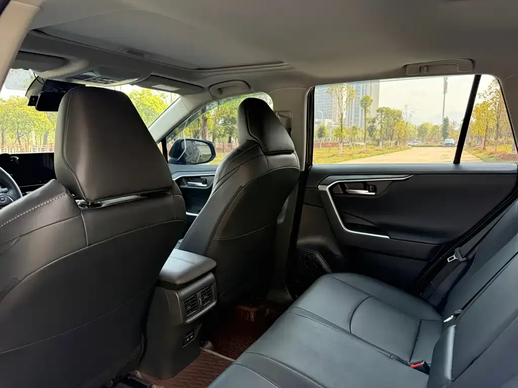 Toyota Wildlander 2024 из CN, фото 2