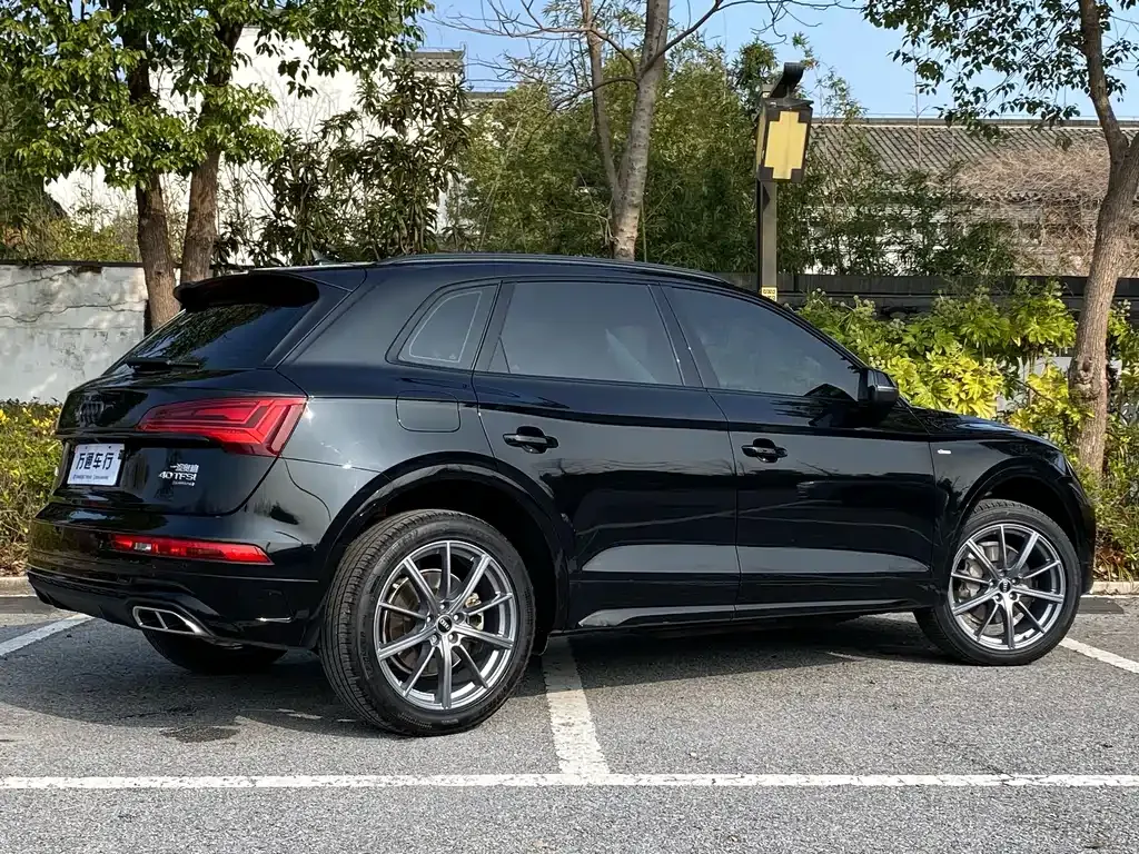 Audi Q5L — фото 5