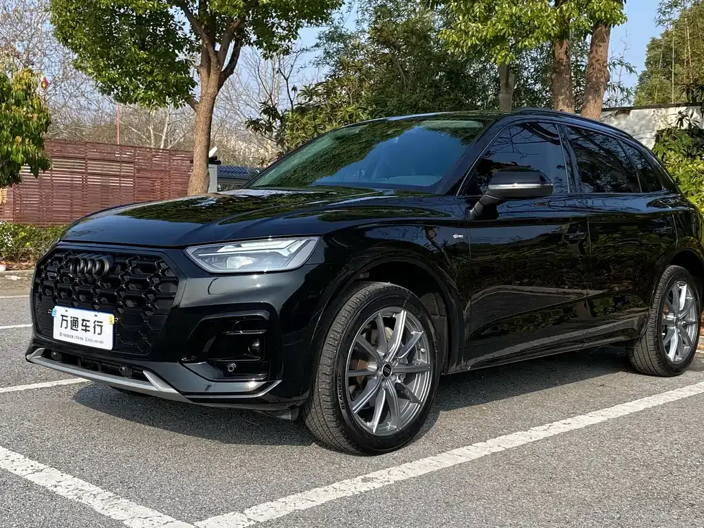 Audi Q5L — фото 10