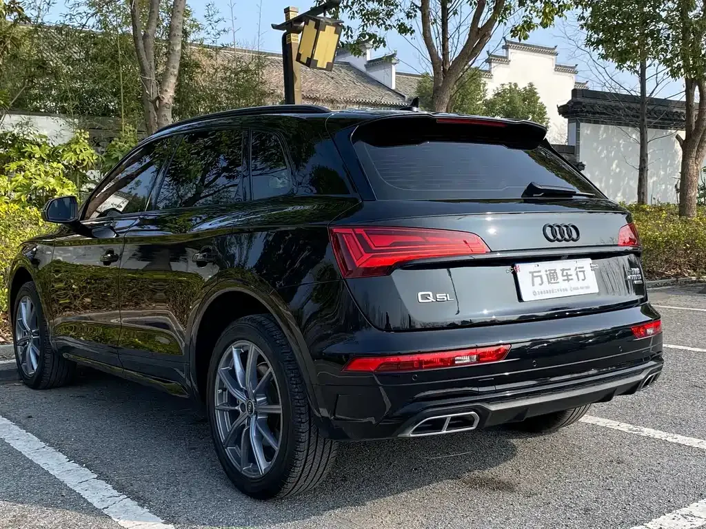 Audi Q5L — фото 2