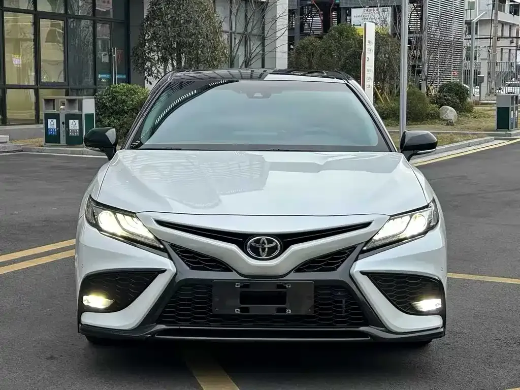 Toyota Camry — фото 6
