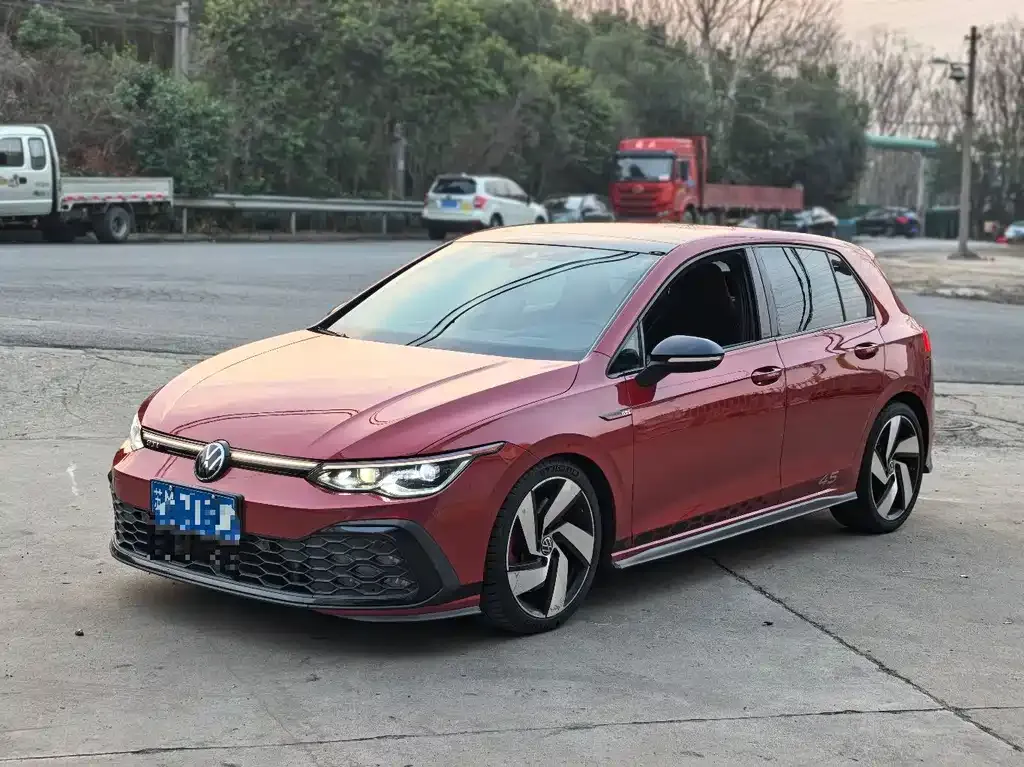 Volkswagen Golf GTI — фото 1