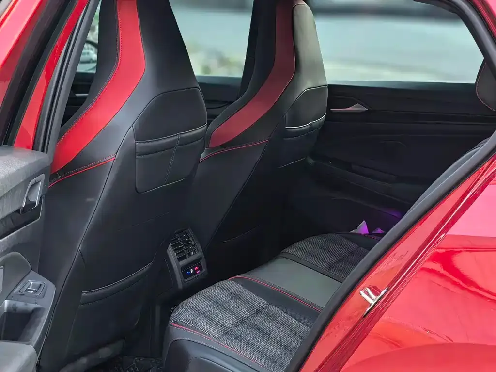 Volkswagen Golf GTI — фото 8