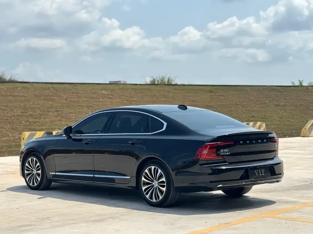 Volvo S90 — фото 10
