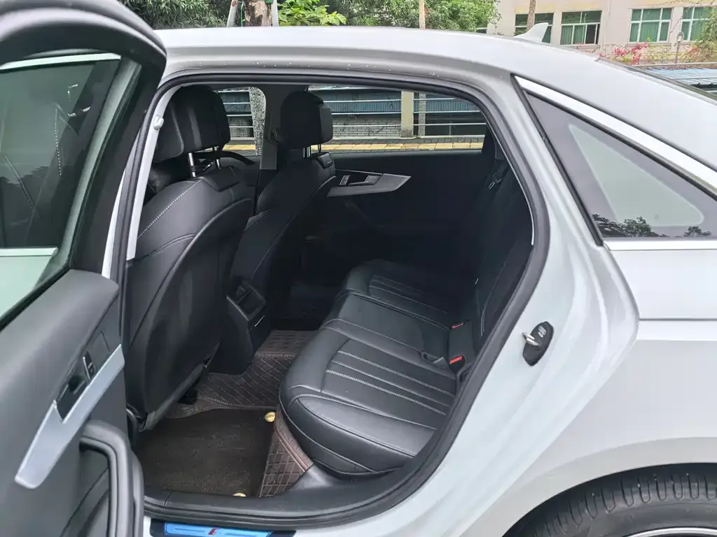 Audi A4L 2024 из CN, фото 7
