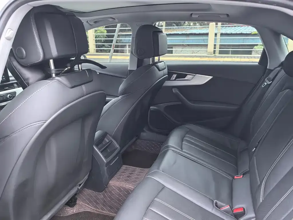 Audi A4L 2024 из CN, фото 5