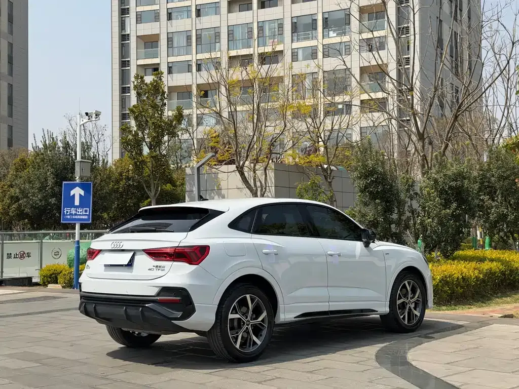 Audi Q3 Sportback — фото 8