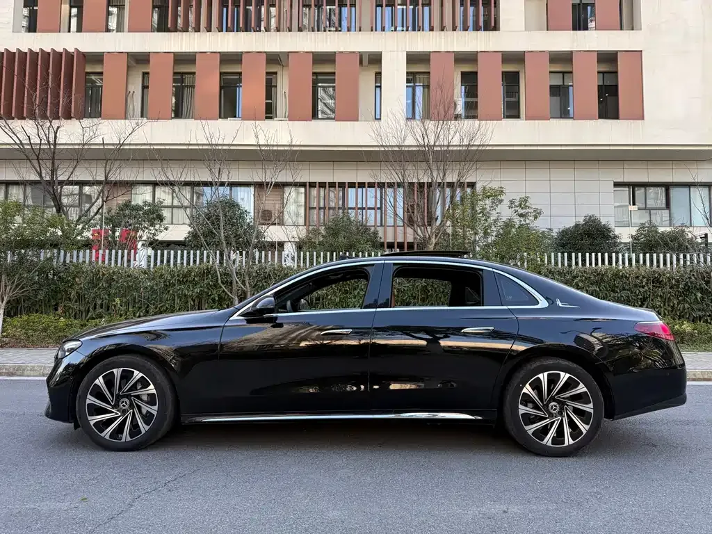 Mercedes-Benz E-Class 2024 из CN, фото 3