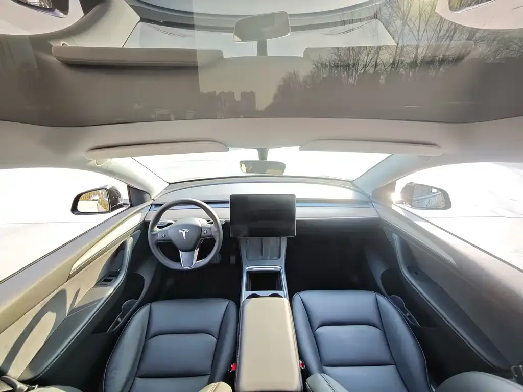 Tesla Model Y — фото 4