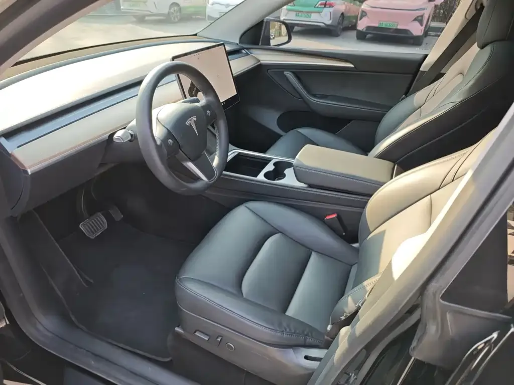 Tesla Model Y — фото 2