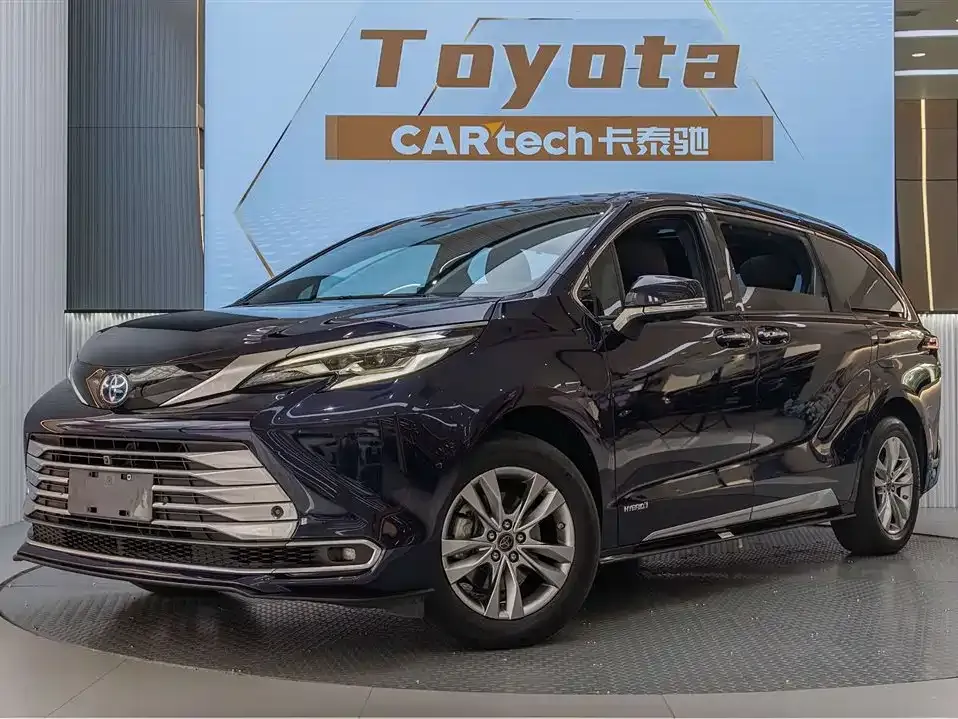 Toyota Sienna — фото 1