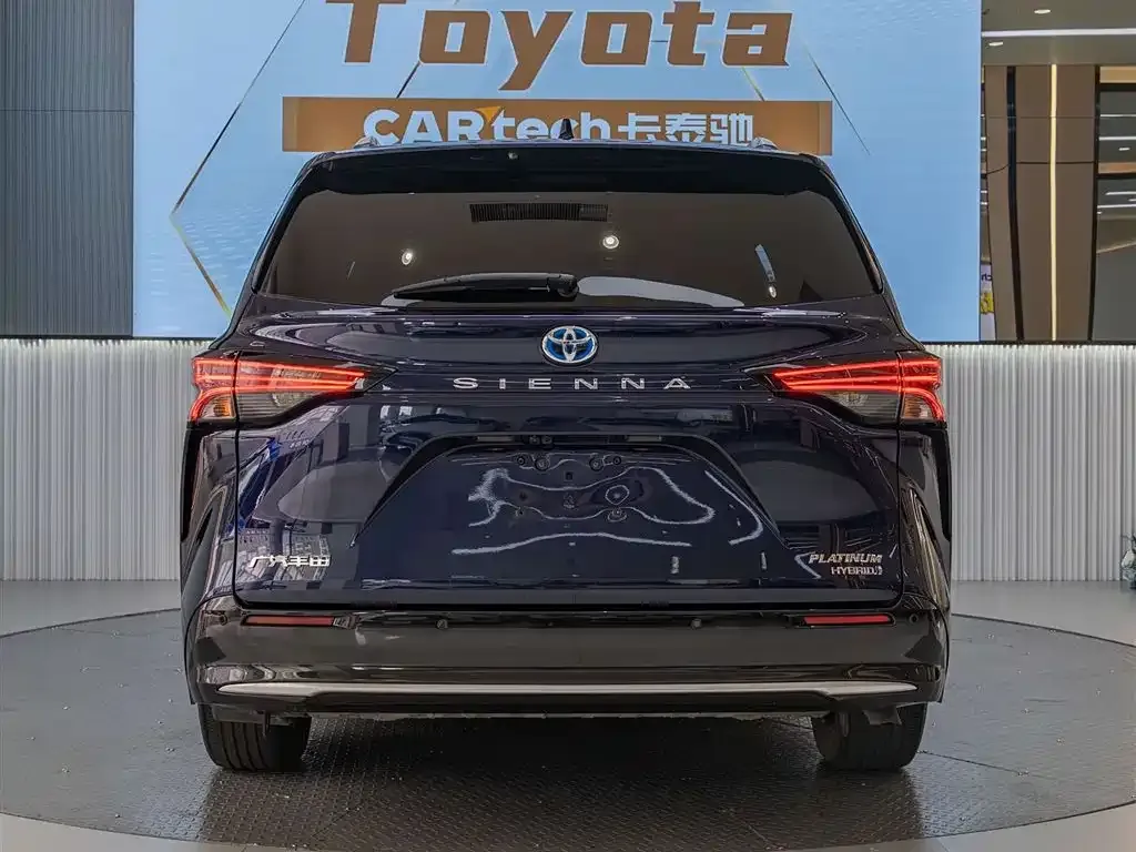 Toyota Sienna — фото 8