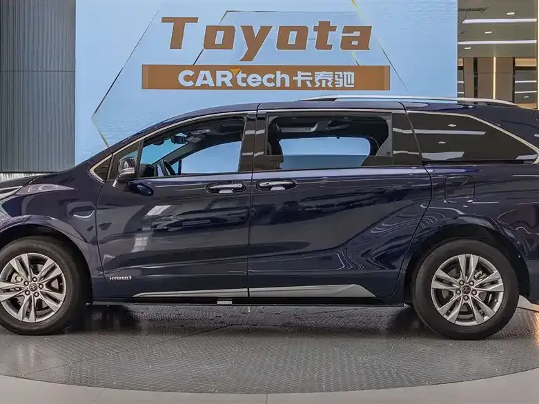 Toyota Sienna — фото 3