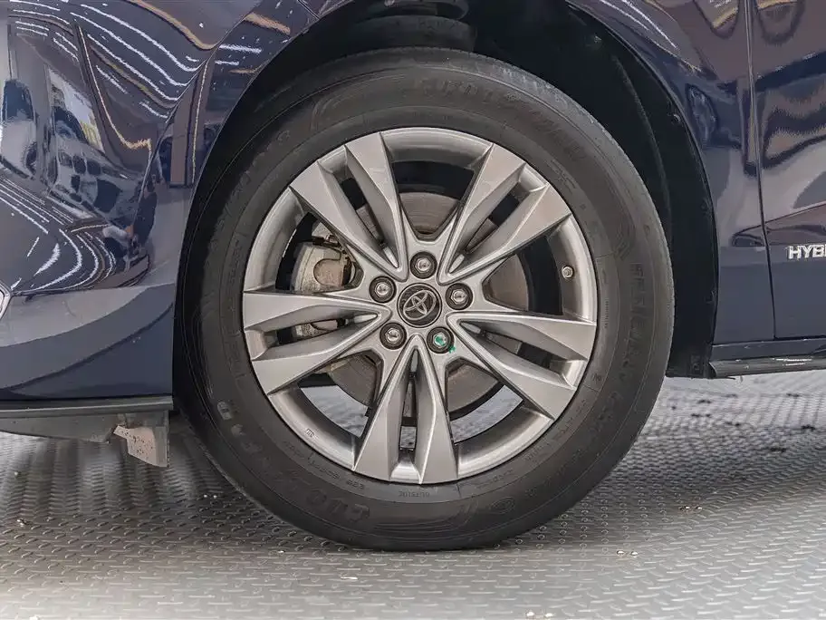 Toyota Sienna — фото 4