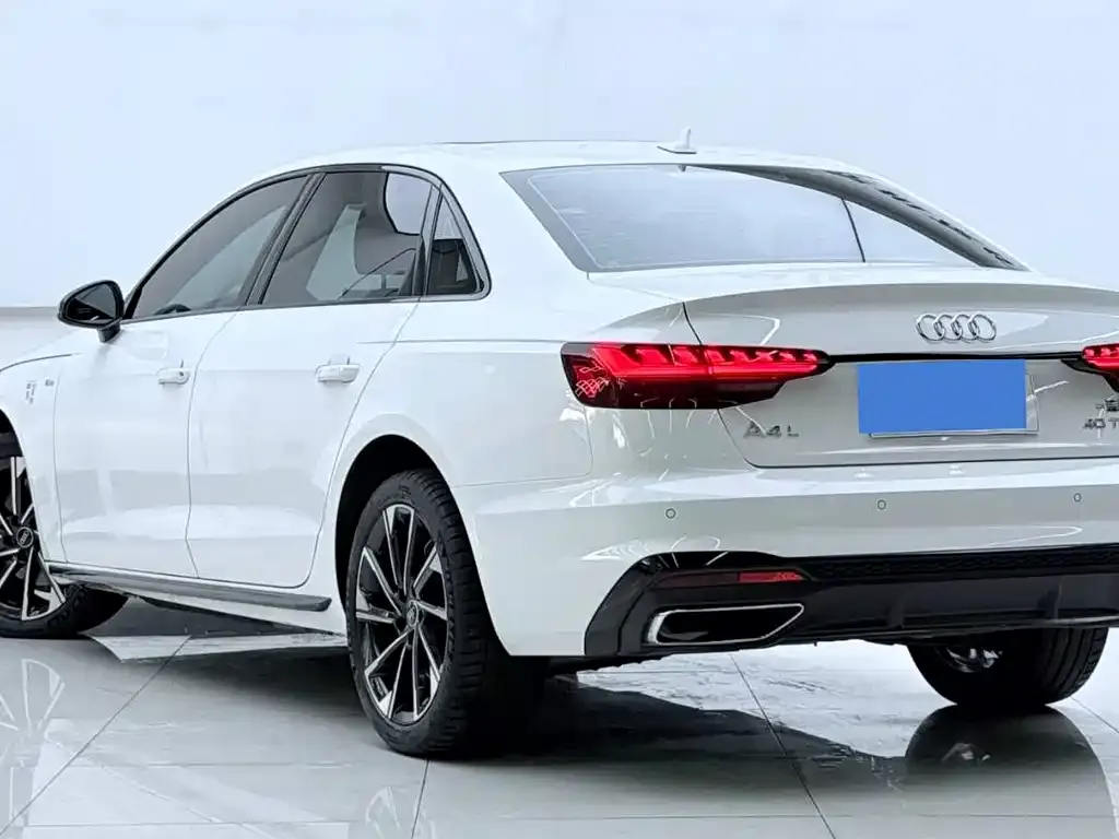Audi A4L — фото 2