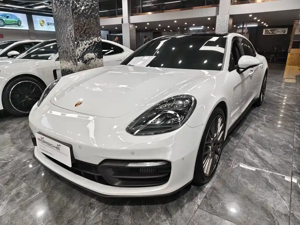 Porsche Panamera — фото 1