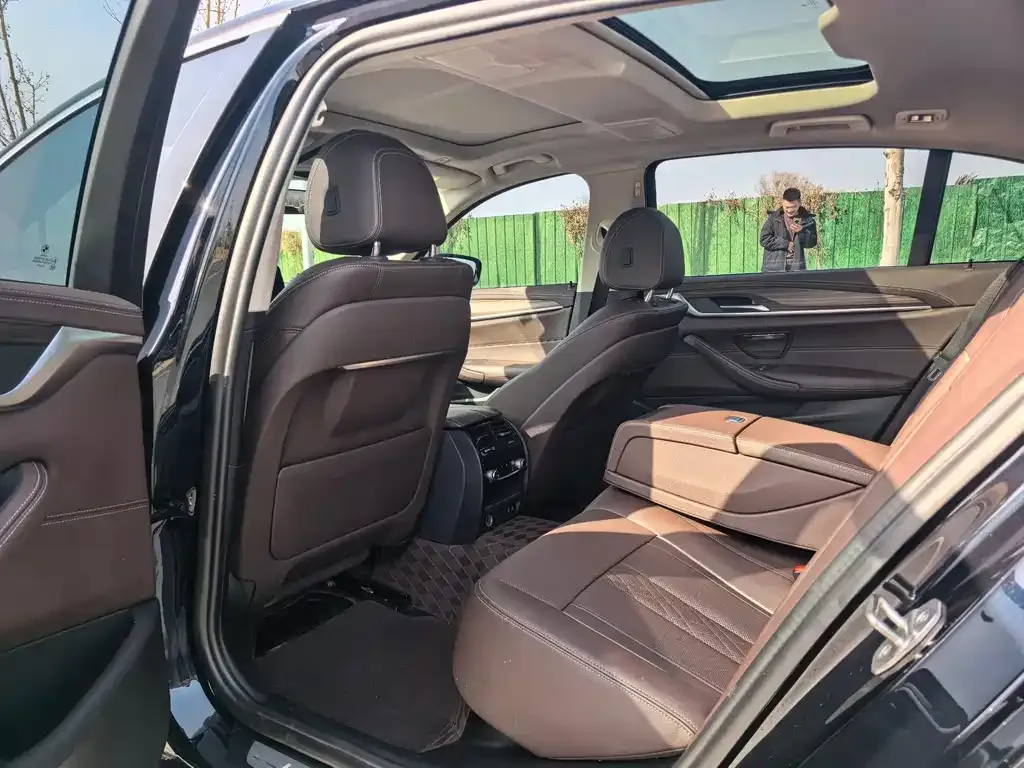 BMW 5 Series New Energy — фото 2