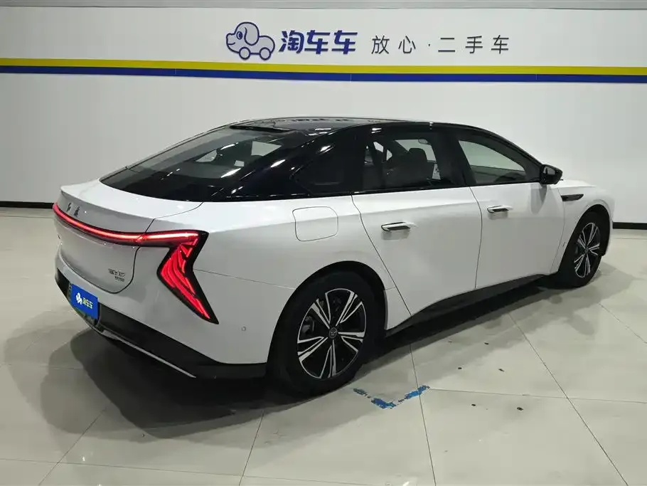 Hongqi EH7 2024 из CN, фото 2