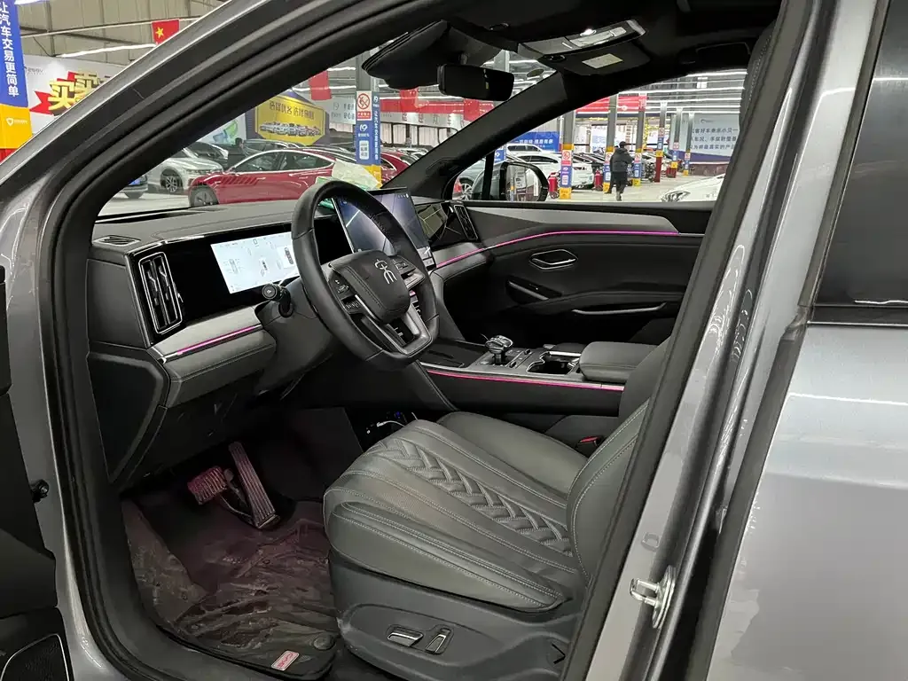 BYD L DM-i — фото 7