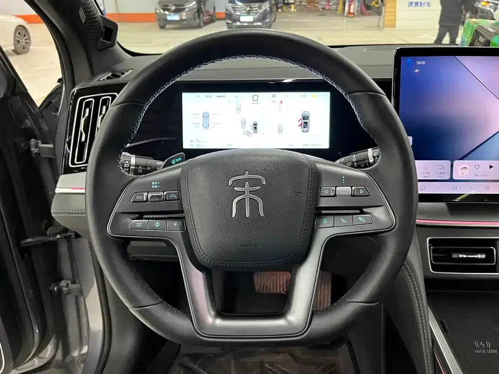 BYD L DM-i — фото 4