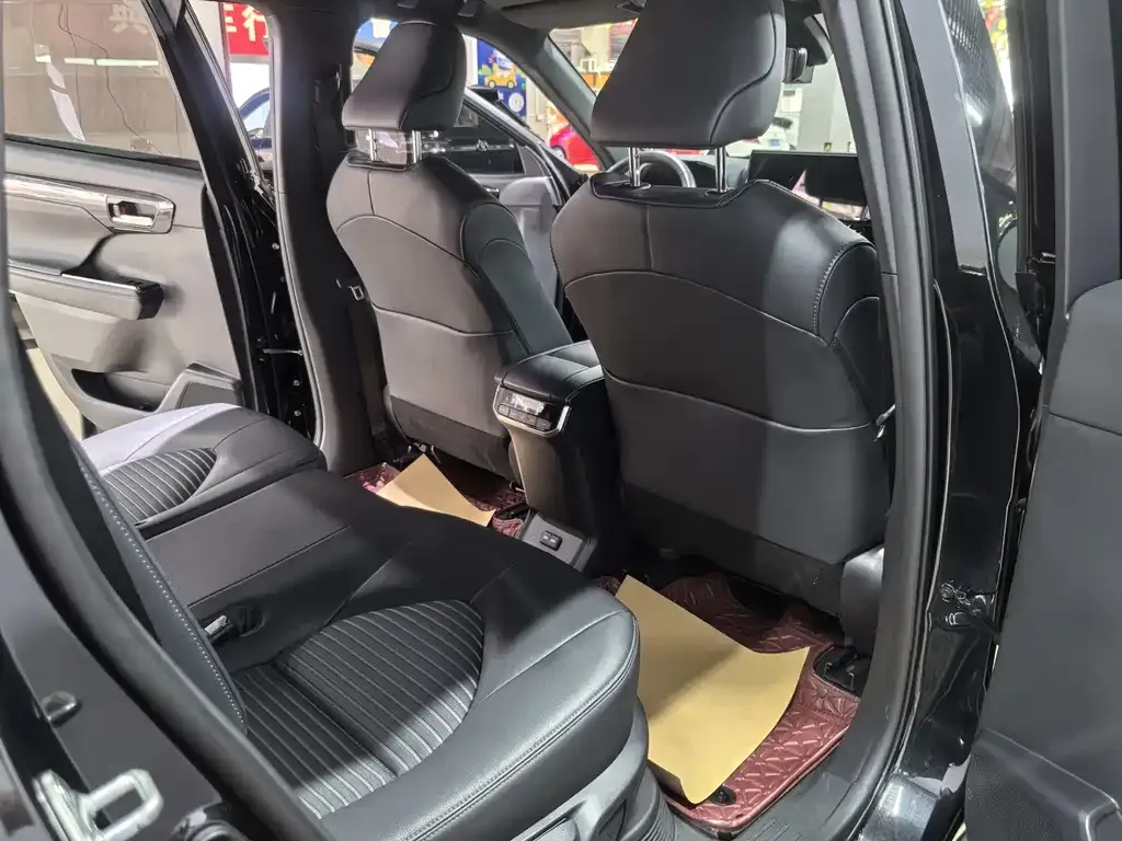 Toyota Crown Kluger 2023 из CN, фото 7